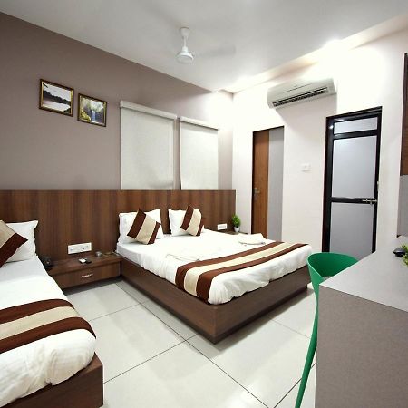 Kalol Hotel Embassy מראה חיצוני תמונה
