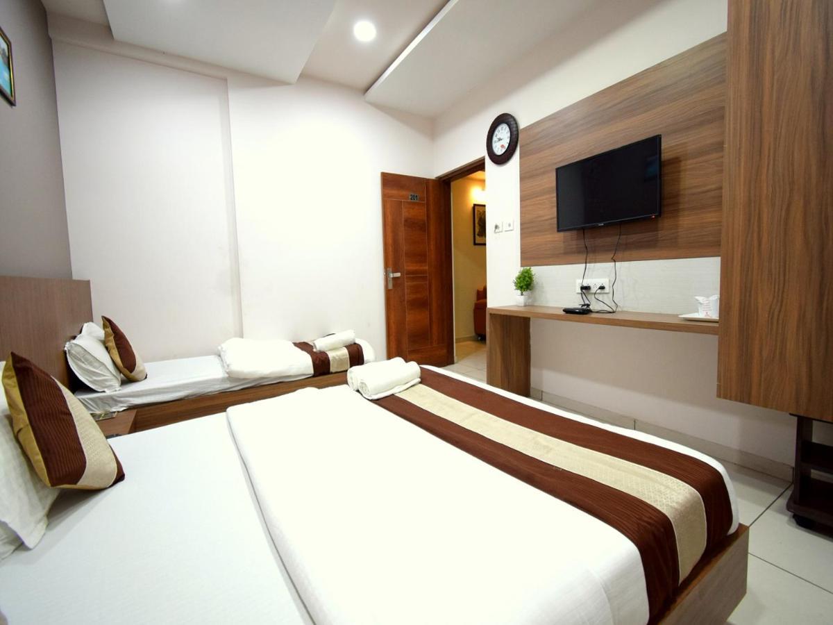 Kalol Hotel Embassy מראה חיצוני תמונה