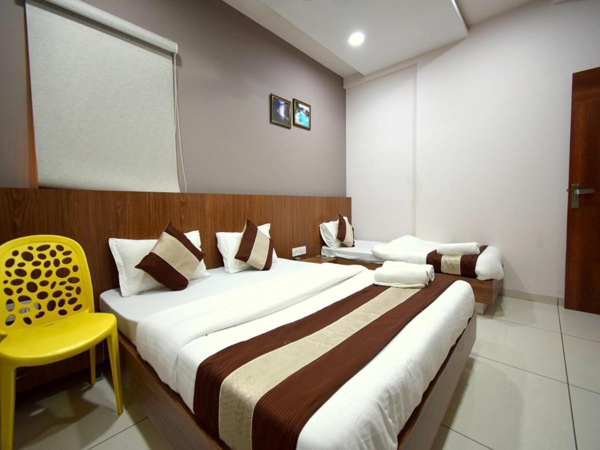 Kalol Hotel Embassy מראה חיצוני תמונה