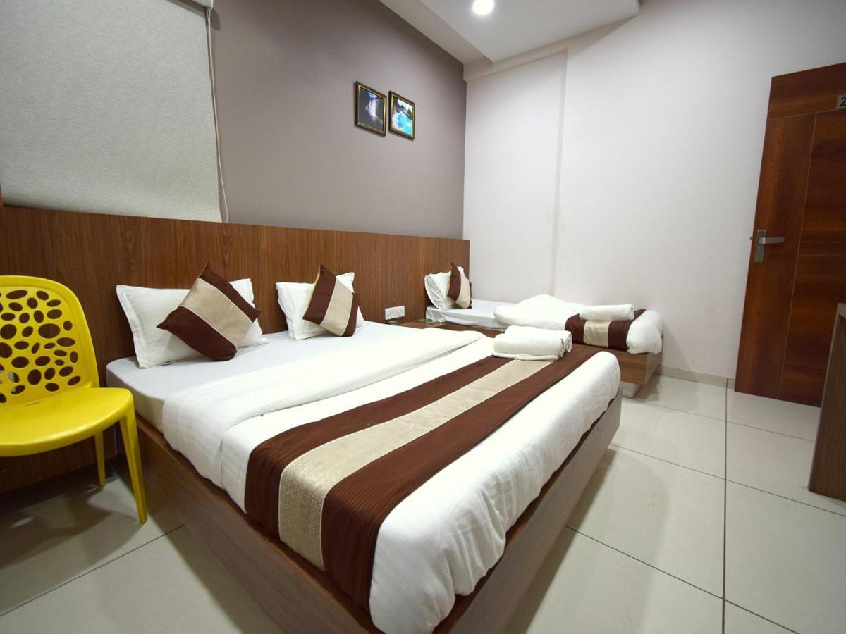 Kalol Hotel Embassy מראה חיצוני תמונה