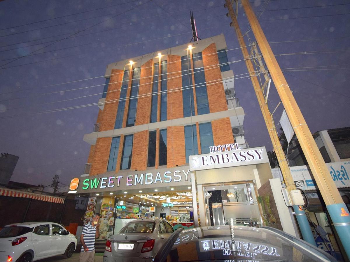 Kalol Hotel Embassy מראה חיצוני תמונה