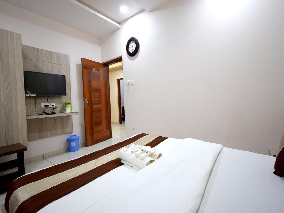 Kalol Hotel Embassy מראה חיצוני תמונה