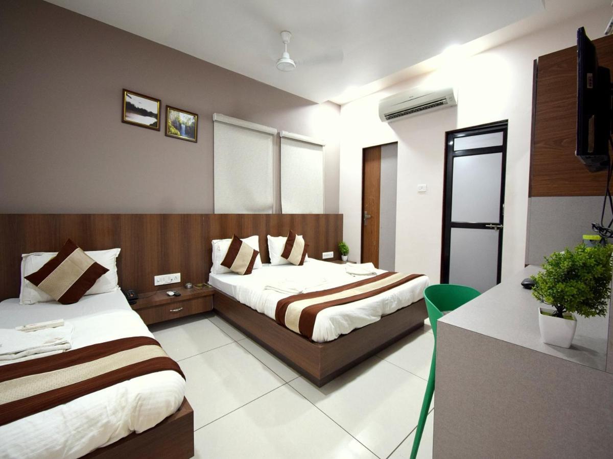 Kalol Hotel Embassy מראה חיצוני תמונה
