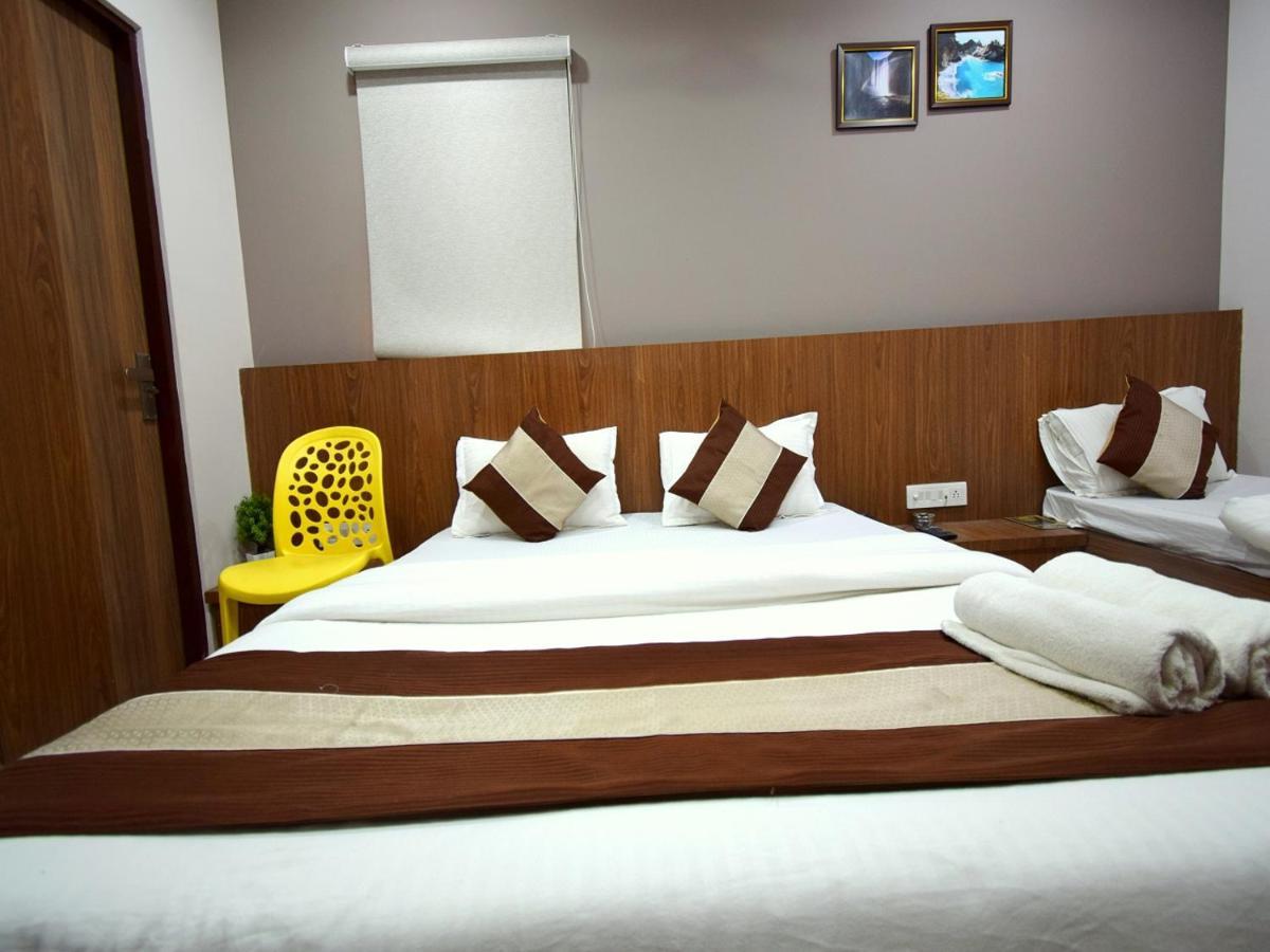 Kalol Hotel Embassy מראה חיצוני תמונה
