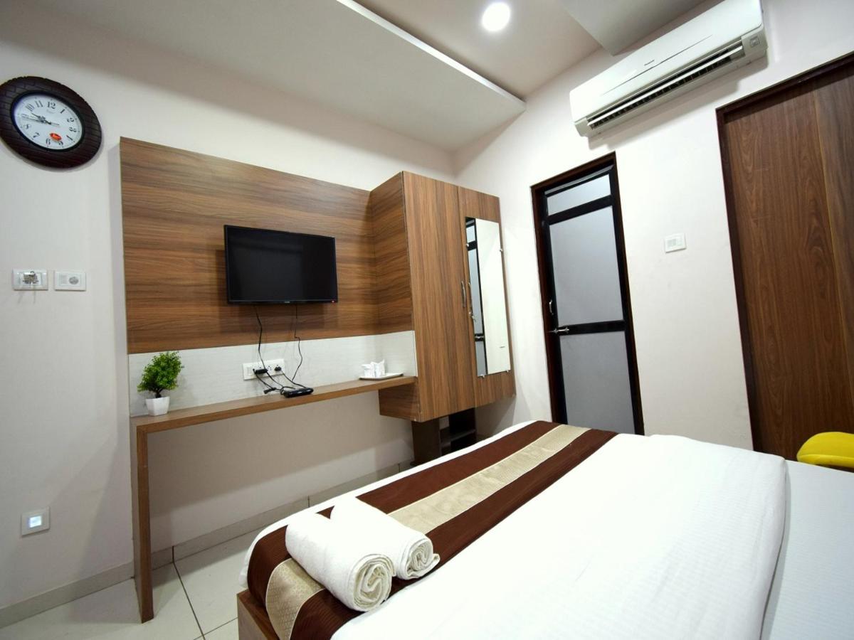 Kalol Hotel Embassy מראה חיצוני תמונה