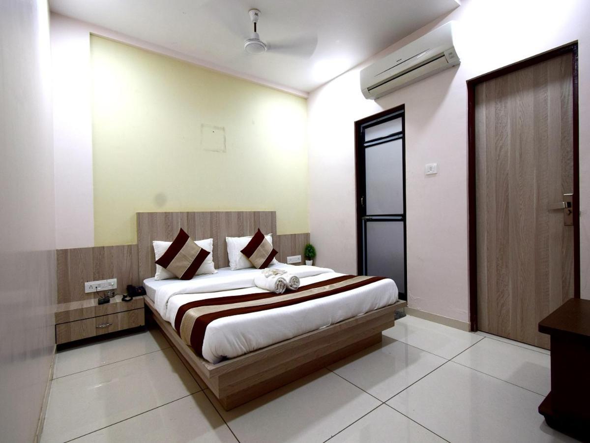Kalol Hotel Embassy מראה חיצוני תמונה