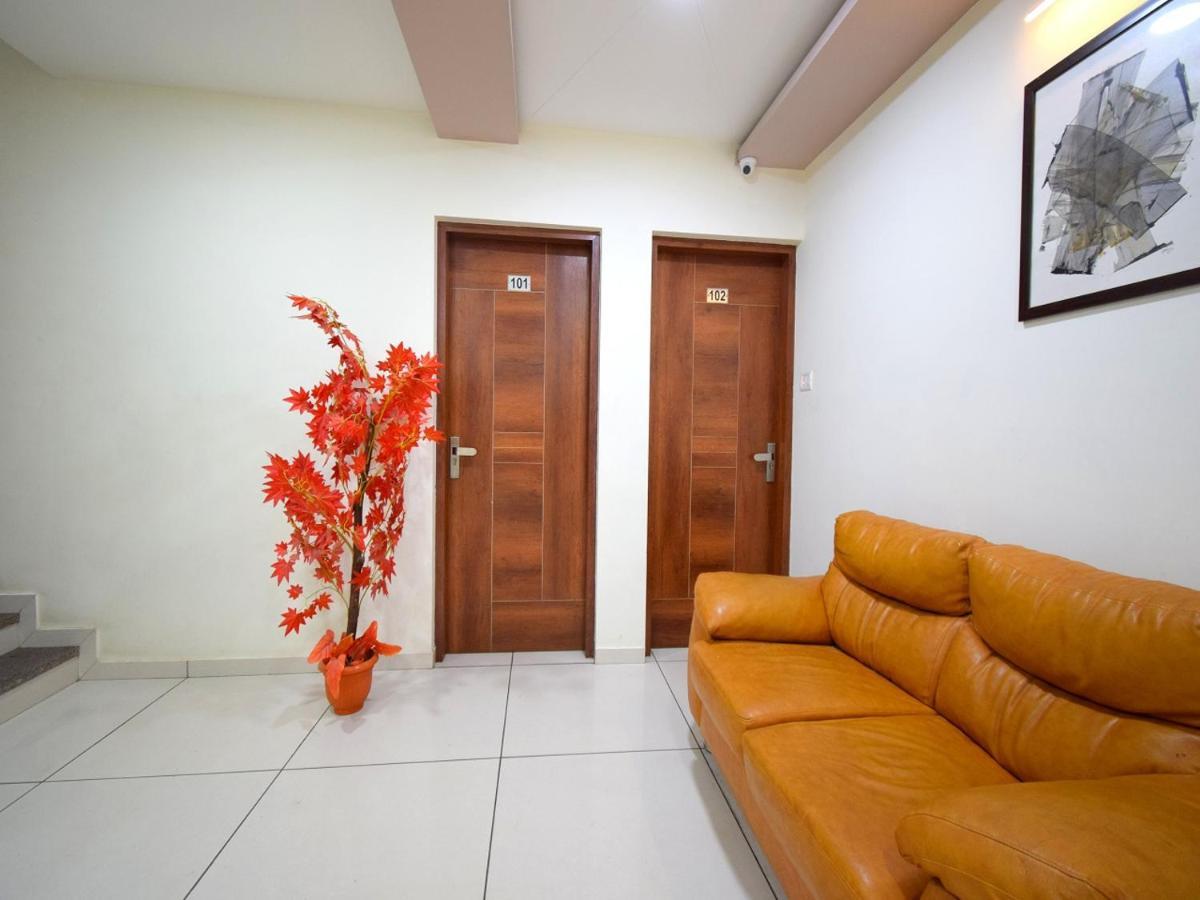Kalol Hotel Embassy מראה חיצוני תמונה