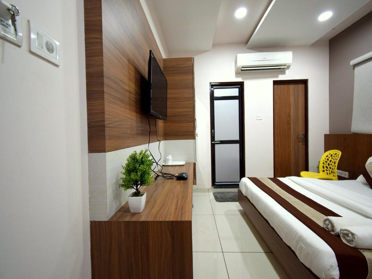 Kalol Hotel Embassy מראה חיצוני תמונה