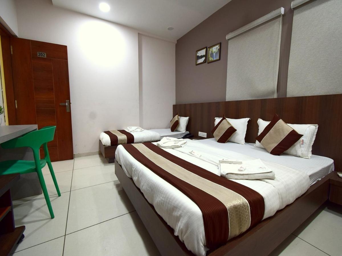 Kalol Hotel Embassy מראה חיצוני תמונה