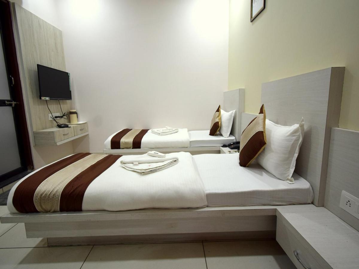 Kalol Hotel Embassy מראה חיצוני תמונה